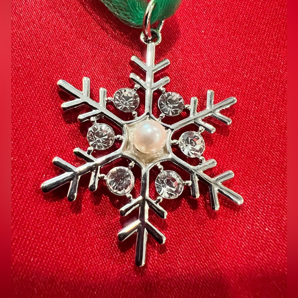 VANTEL Pearl Snowflake Ornament